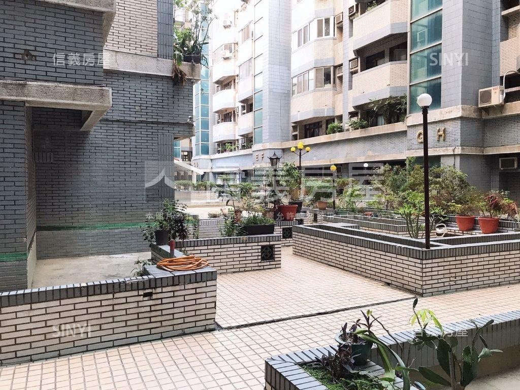 名人新世界五房美華廈房屋室內格局與周邊環境