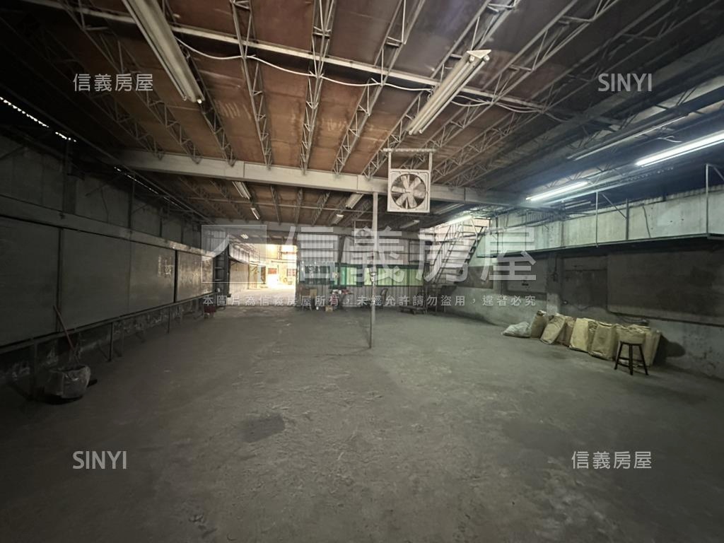 塩信街｜正面寬方正廠房房屋室內格局與周邊環境