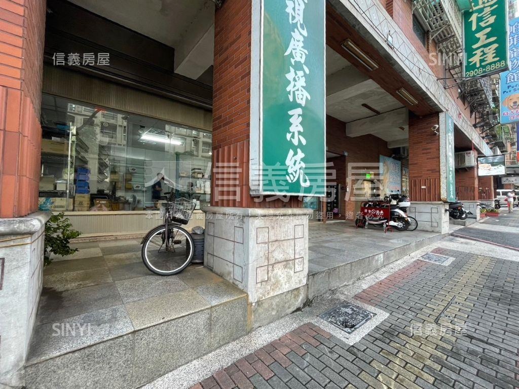 丹鳳國小邊間金店面房屋室內格局與周邊環境