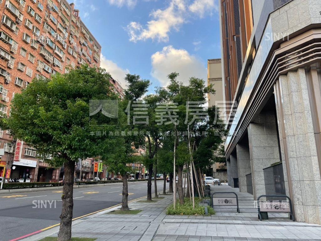 丹鳳國小邊間金店面房屋室內格局與周邊環境