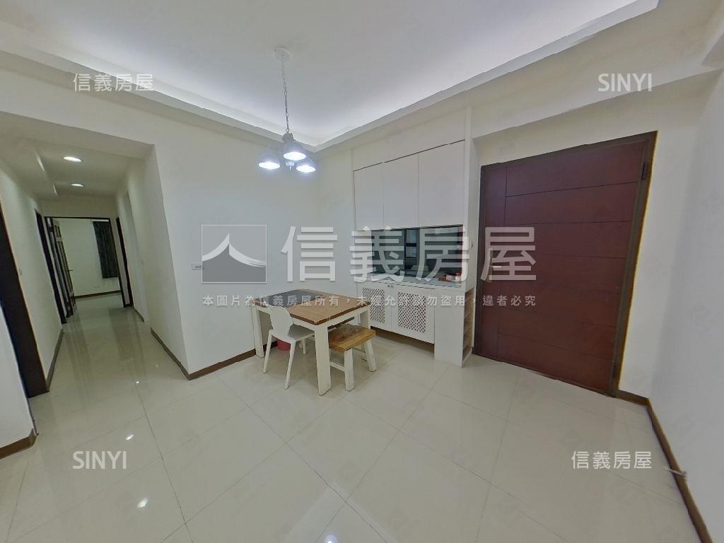 伯爵與夫人亮穎裝潢美居房屋室內格局與周邊環境