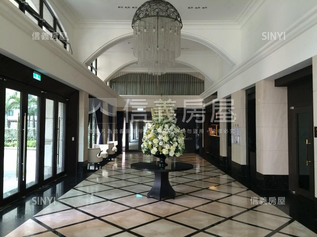 伯爵與夫人亮穎裝潢美居房屋室內格局與周邊環境