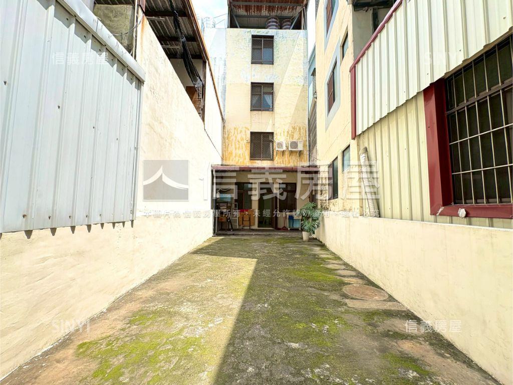 地約４５坪，臨路透天房屋室內格局與周邊環境