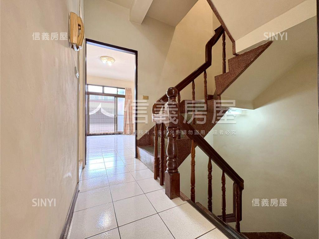 地約４５坪，臨路透天房屋室內格局與周邊環境
