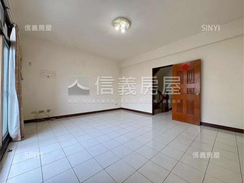 地約４５坪，臨路透天房屋室內格局與周邊環境
