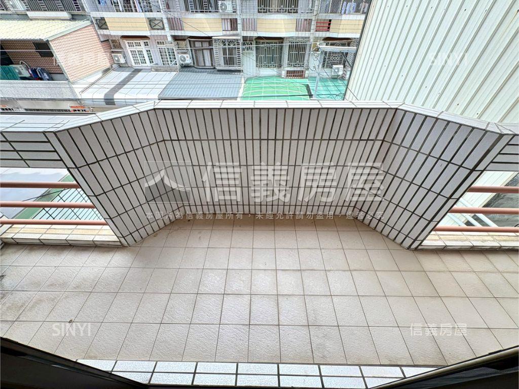 地約４５坪，臨路透天房屋室內格局與周邊環境