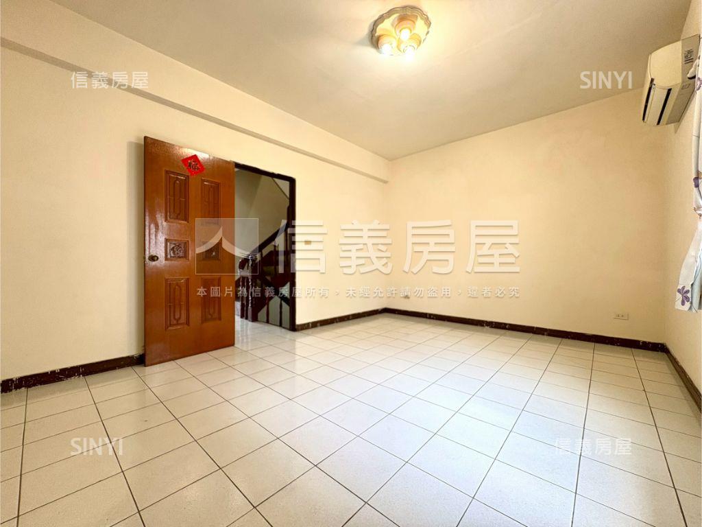 地約４５坪，臨路透天房屋室內格局與周邊環境