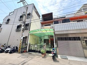 地約４５坪，臨路透天