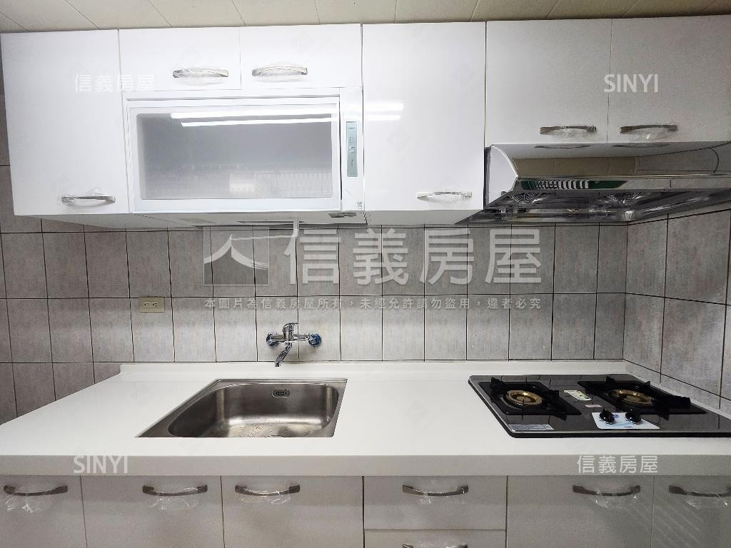 近市府＆中小學大三房車位房屋室內格局與周邊環境