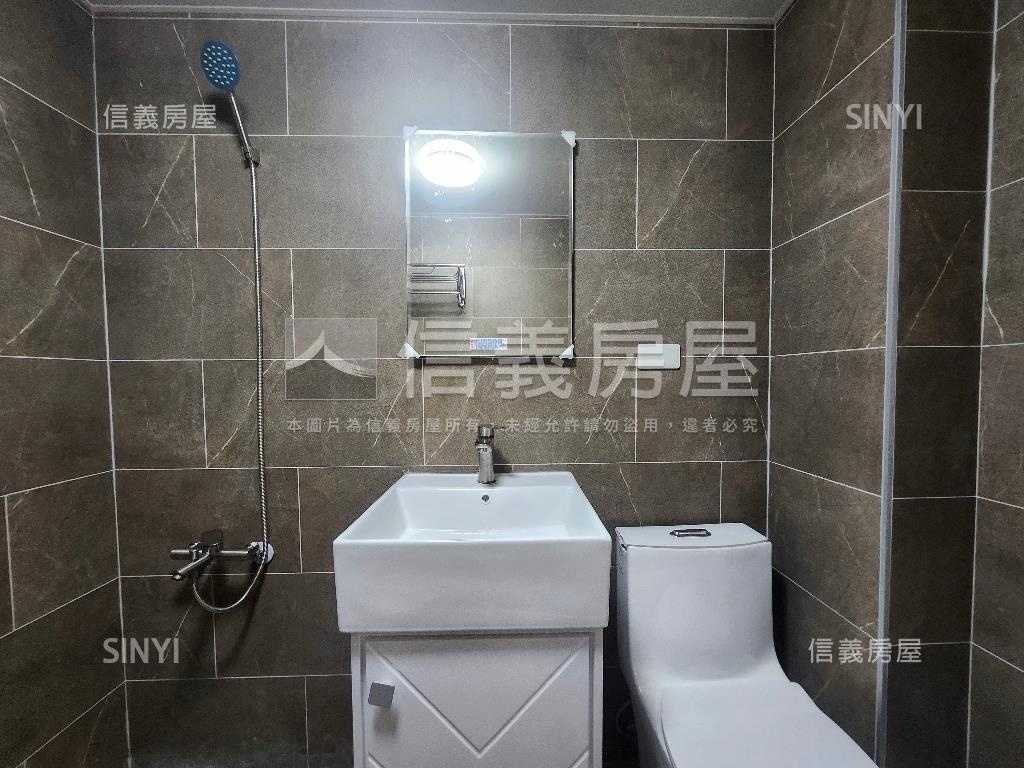 近市府＆中小學大三房車位房屋室內格局與周邊環境