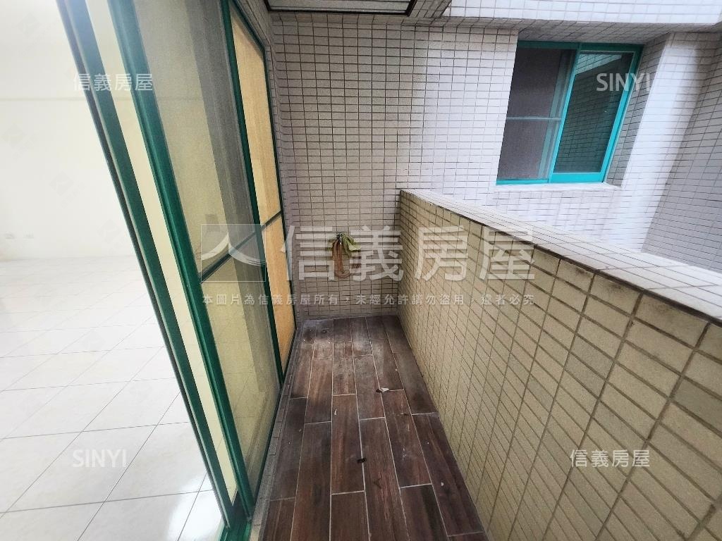 近市府＆中小學大三房車位房屋室內格局與周邊環境