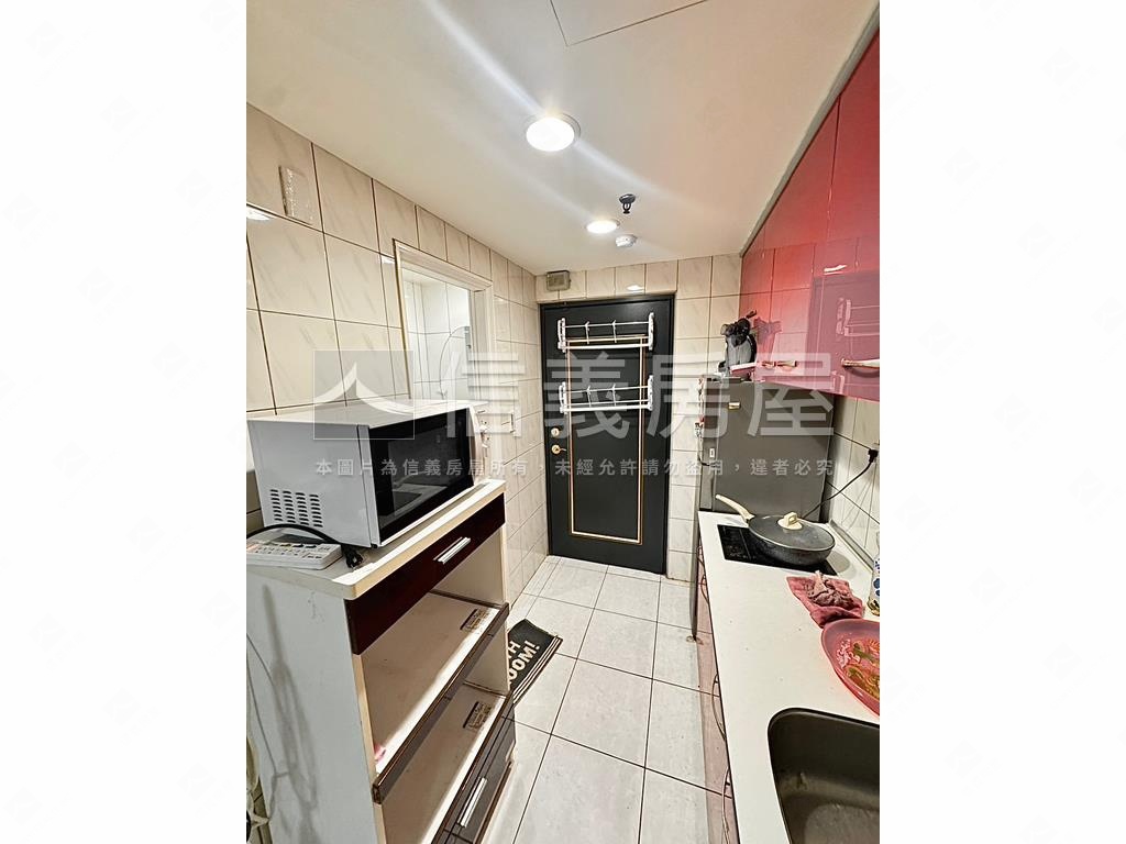 凱悅後棟美妝套房１５樓房屋室內格局與周邊環境