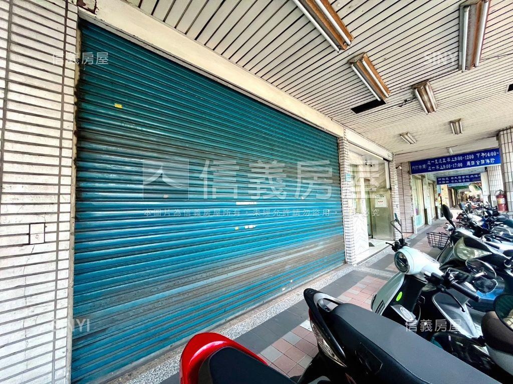 近捷運大路旁人潮挑高金店房屋室內格局與周邊環境