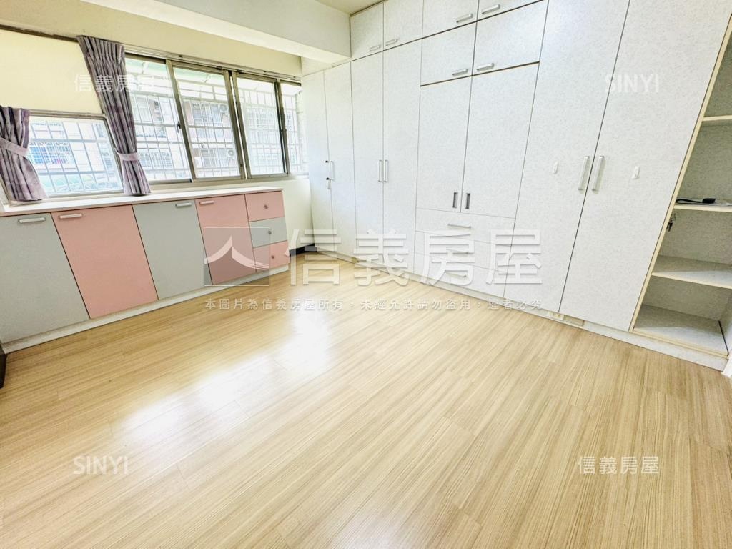 朝南三代同堂６房車庫透天房屋室內格局與周邊環境