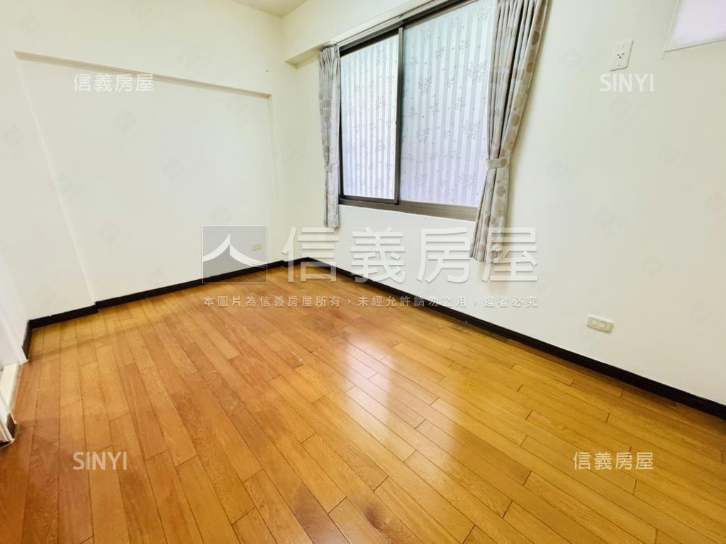 朝南三代同堂６房車庫透天房屋室內格局與周邊環境