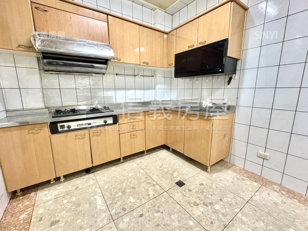 朝南三代同堂６房車庫透天房屋室內格局與周邊環境