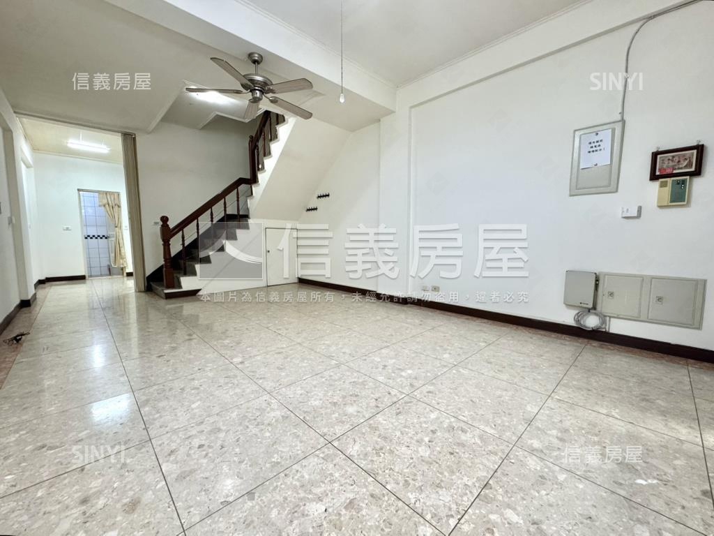 朝南三代同堂６房車庫透天房屋室內格局與周邊環境