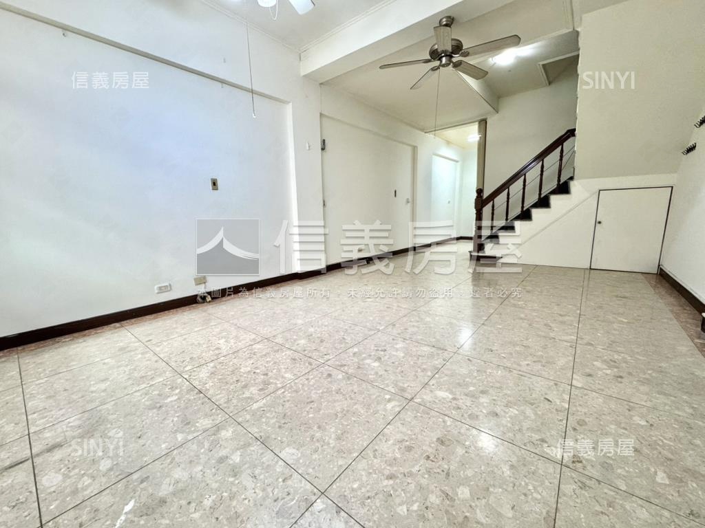 朝南三代同堂６房車庫透天房屋室內格局與周邊環境