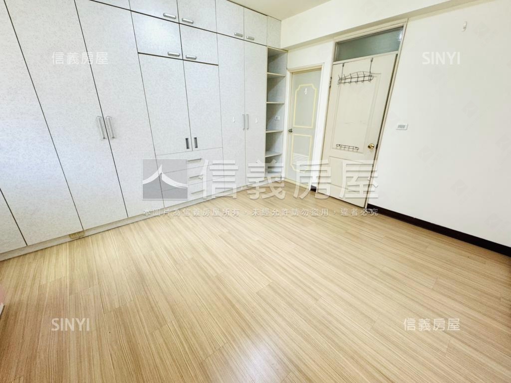 朝南三代同堂６房車庫透天房屋室內格局與周邊環境