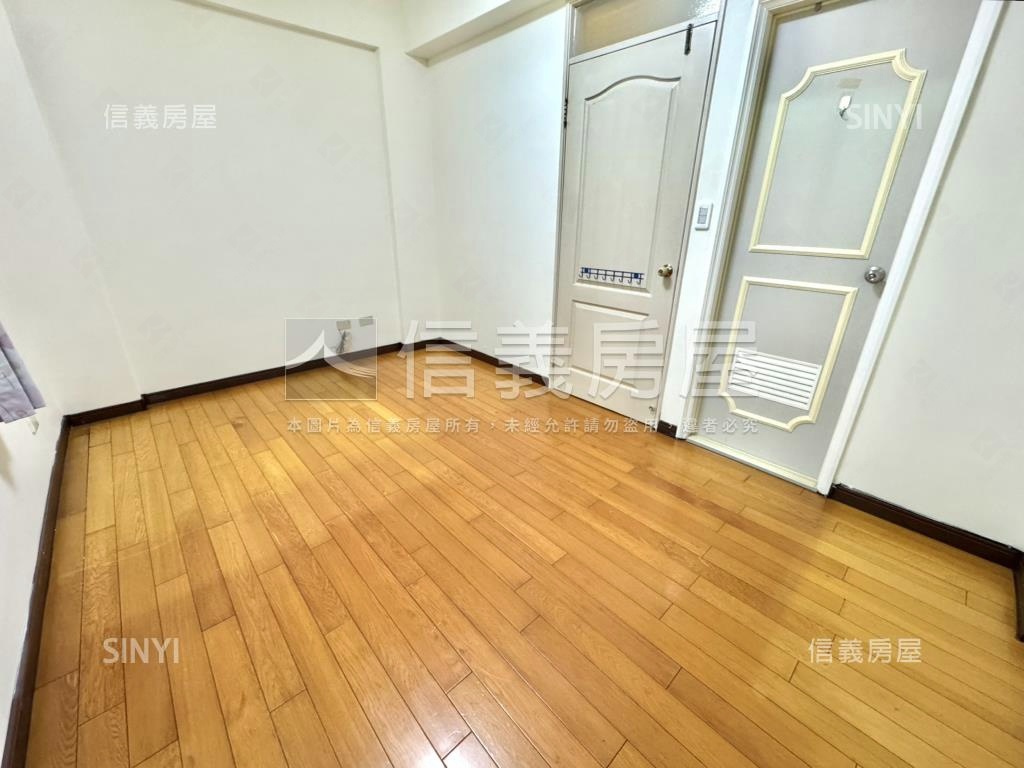 朝南三代同堂６房車庫透天房屋室內格局與周邊環境