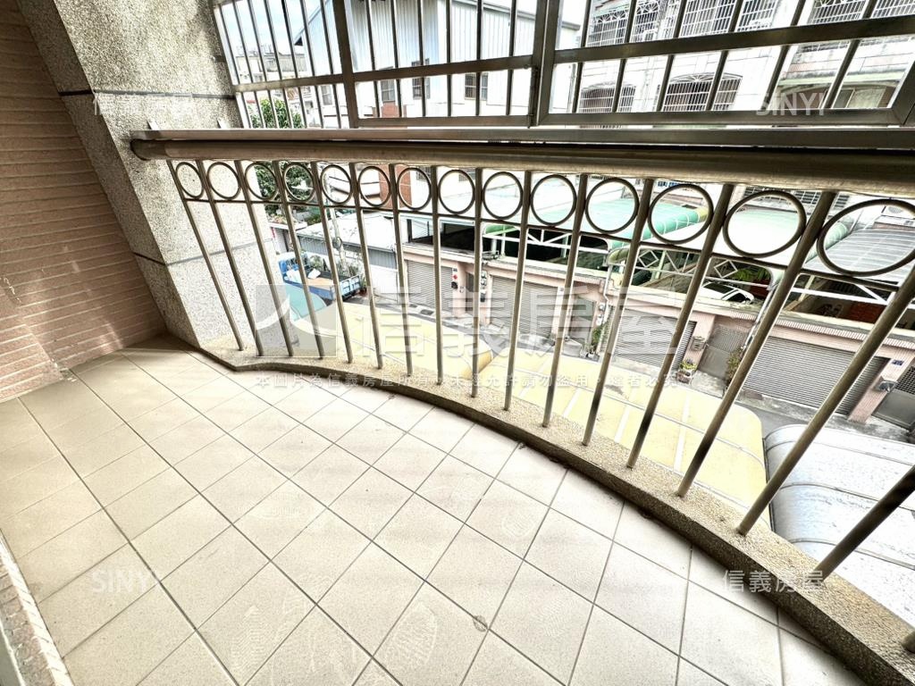 朝南三代同堂６房車庫透天房屋室內格局與周邊環境