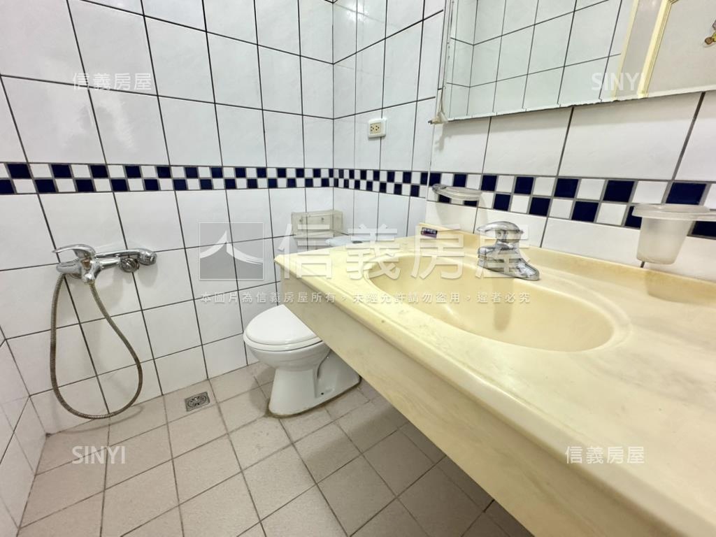 朝南三代同堂６房車庫透天房屋室內格局與周邊環境