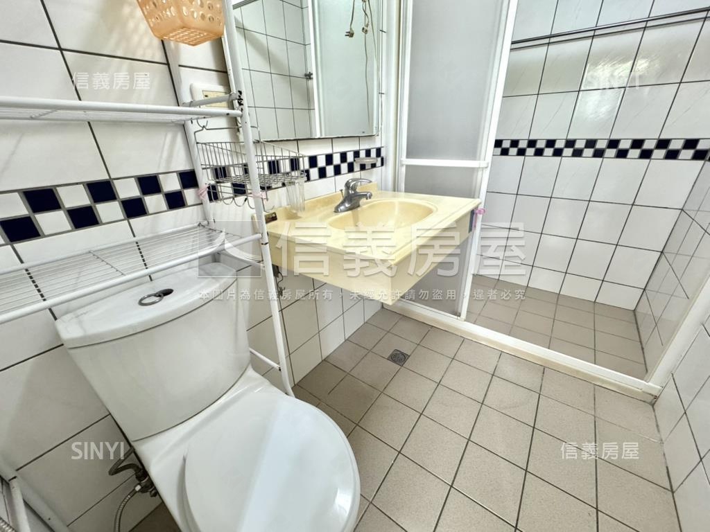 朝南三代同堂６房車庫透天房屋室內格局與周邊環境