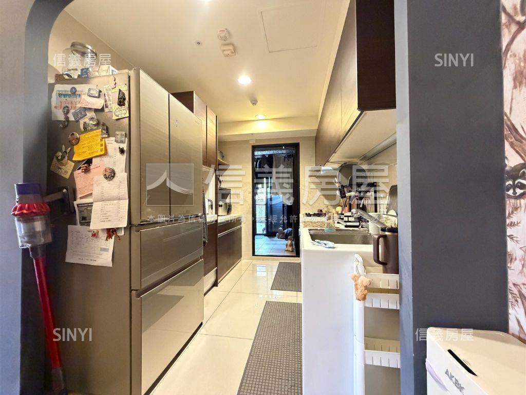 凡賽絲美裝潢稀有露台戶房屋室內格局與周邊環境