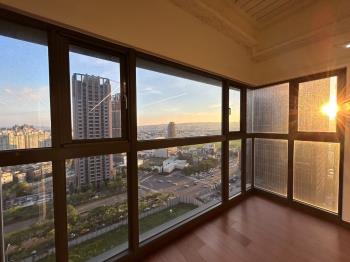 誠售！歌劇院旁單坪３４萬