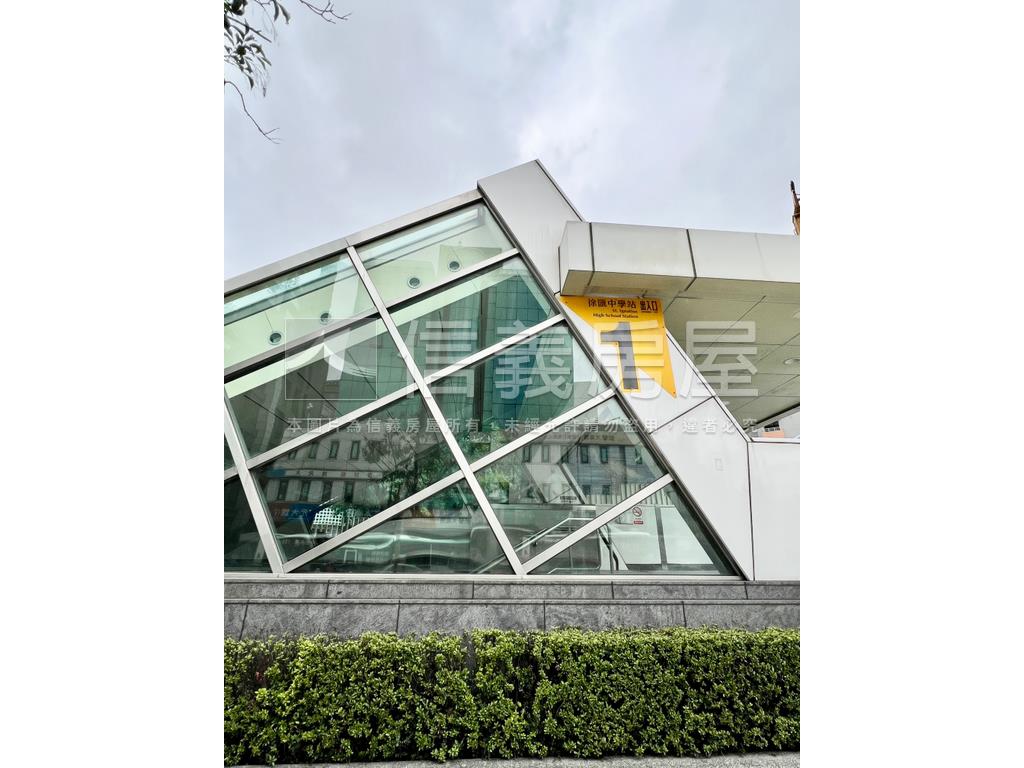 雙捷運台北華府三房美屋房屋室內格局與周邊環境