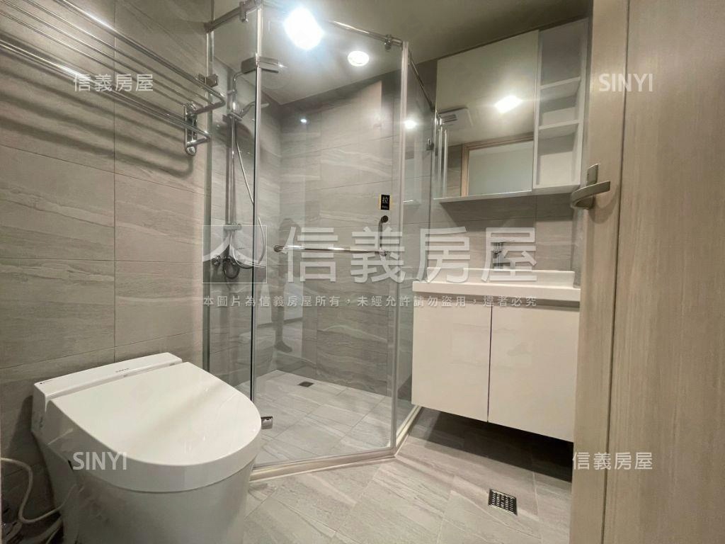 專任華御朝南３房車位房屋室內格局與周邊環境