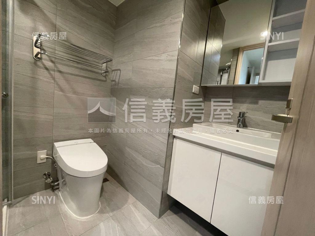 專任華御朝南３房車位房屋室內格局與周邊環境