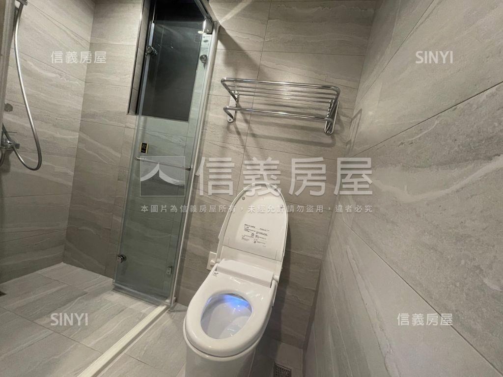 專任華御朝南３房車位房屋室內格局與周邊環境