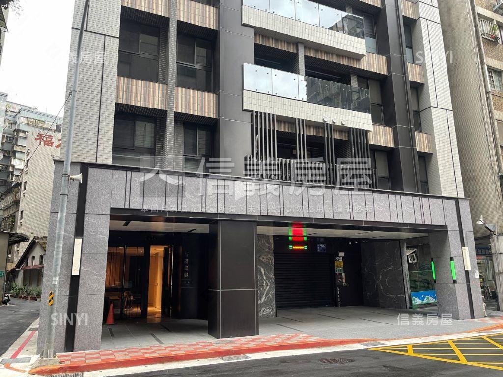 專任華御朝南３房車位房屋室內格局與周邊環境