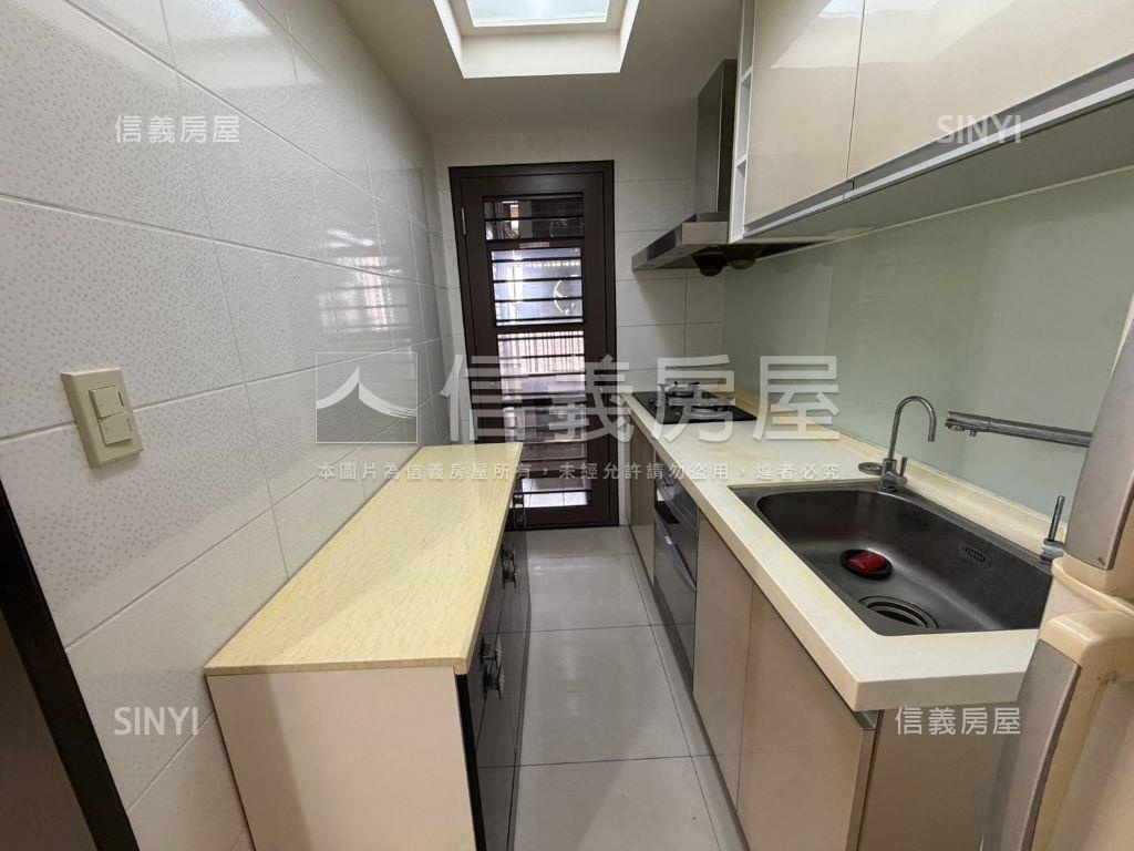 鴻築吾江次頂樓兩房房屋室內格局與周邊環境