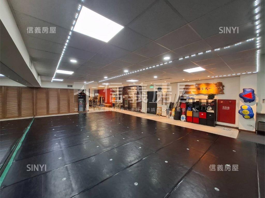 可租大坪數五期一樓地下室房屋室內格局與周邊環境