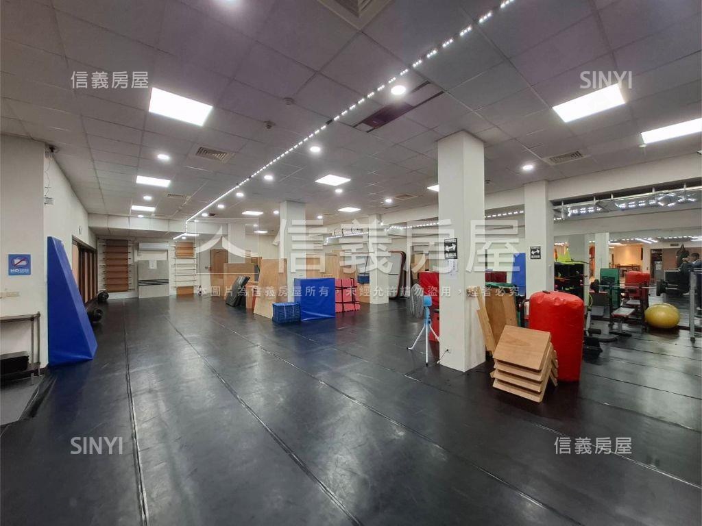 可租大坪數五期一樓地下室房屋室內格局與周邊環境