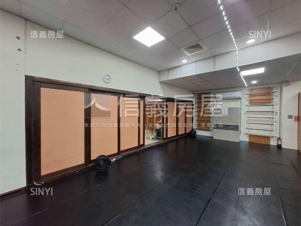 可租大坪數五期一樓地下室房屋室內格局與周邊環境