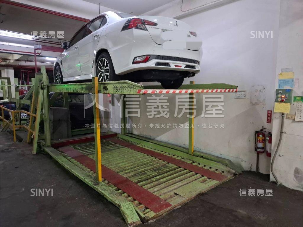 可租大坪數五期一樓地下室房屋室內格局與周邊環境