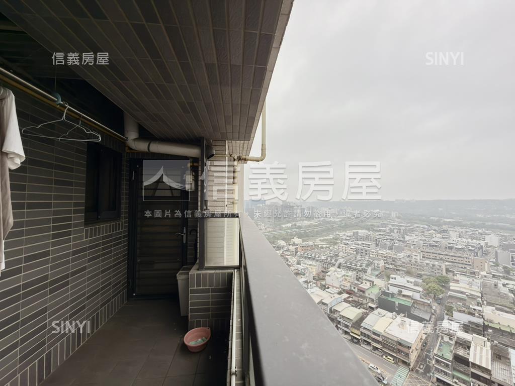 專任興希望高樓視野兩房房屋室內格局與周邊環境