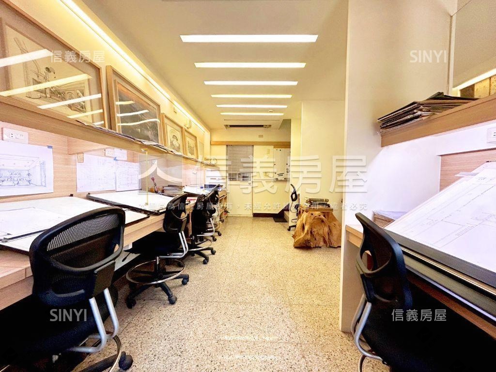 左營公園首排黃金綠景樓店房屋室內格局與周邊環境