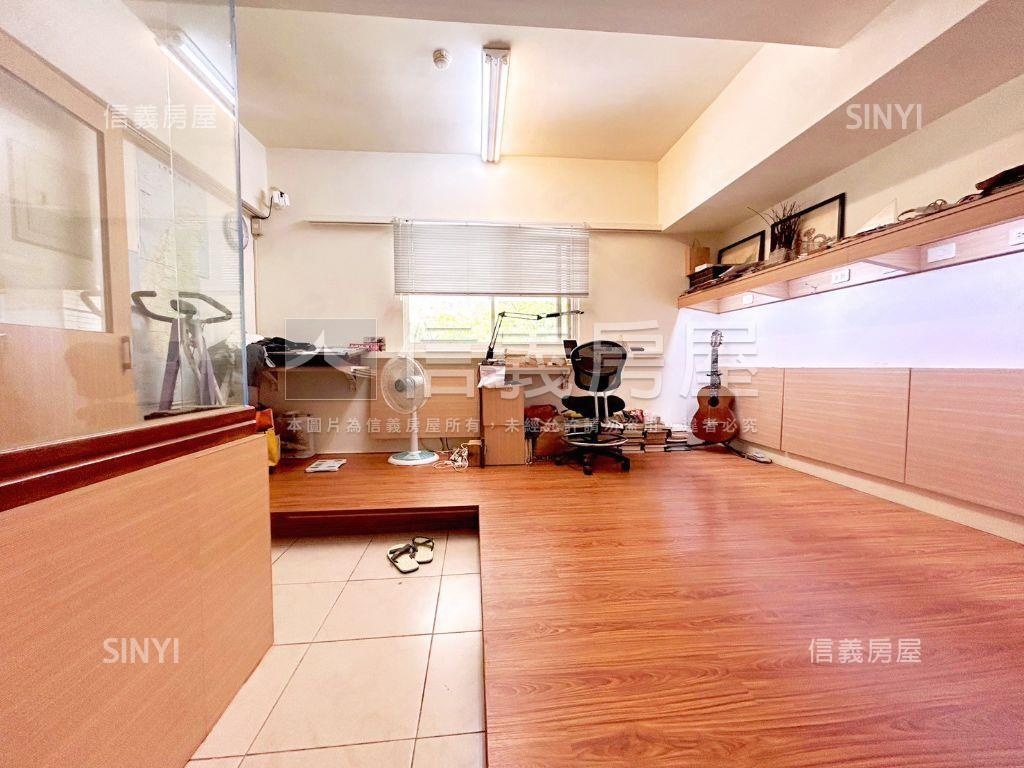 左營公園首排黃金綠景樓店房屋室內格局與周邊環境