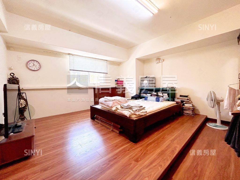 左營公園首排黃金綠景樓店房屋室內格局與周邊環境