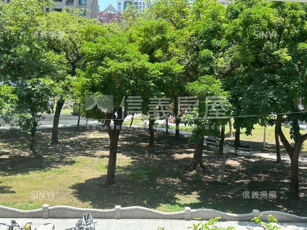 左營公園首排黃金綠景樓店房屋室內格局與周邊環境