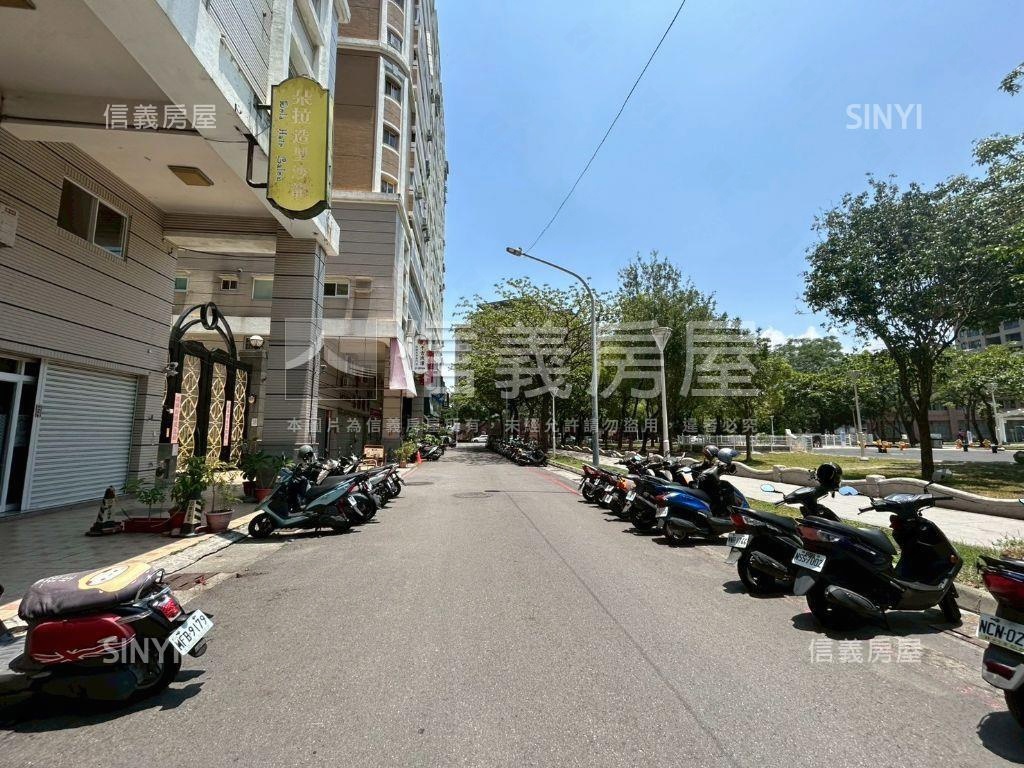 左營公園首排黃金綠景樓店房屋室內格局與周邊環境