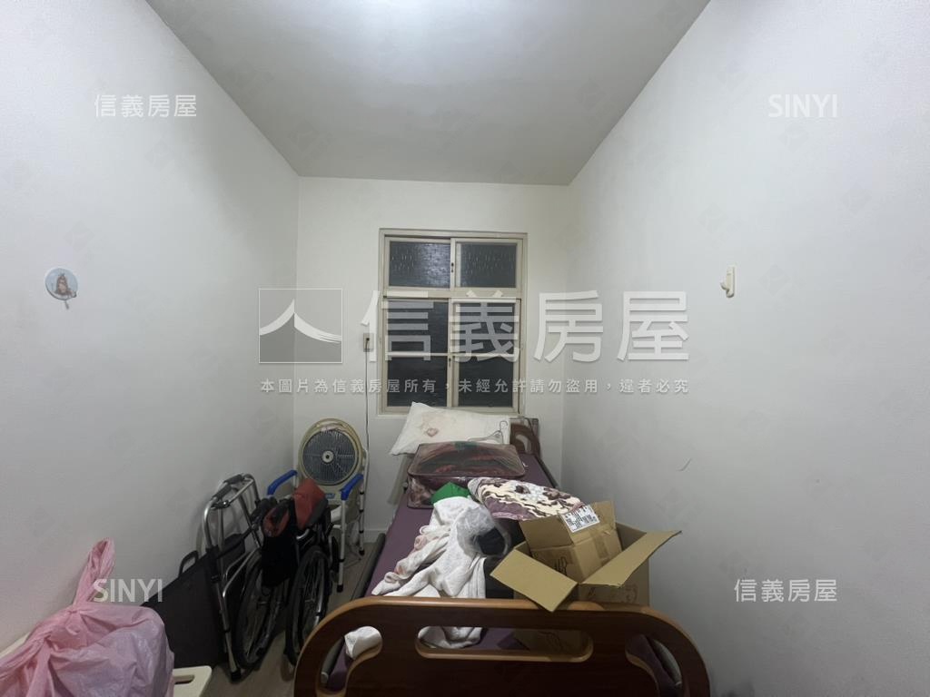 信義行政中心標格公寓二樓房屋室內格局與周邊環境