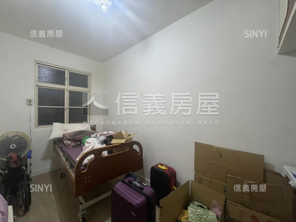 信義行政中心標格公寓二樓房屋室內格局與周邊環境