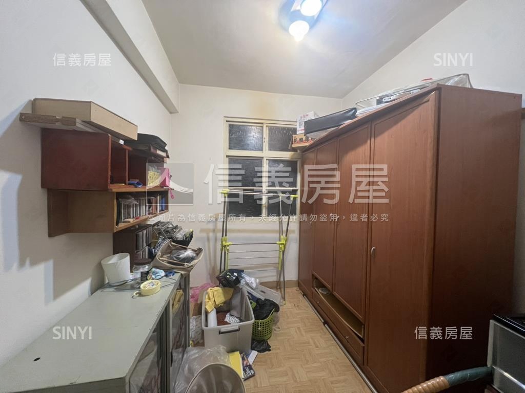 信義行政中心標格公寓二樓房屋室內格局與周邊環境