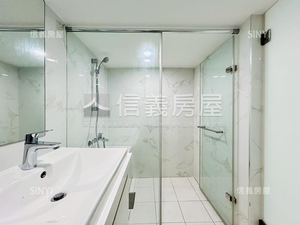 晶鑽挑高精品宅房屋室內格局與周邊環境