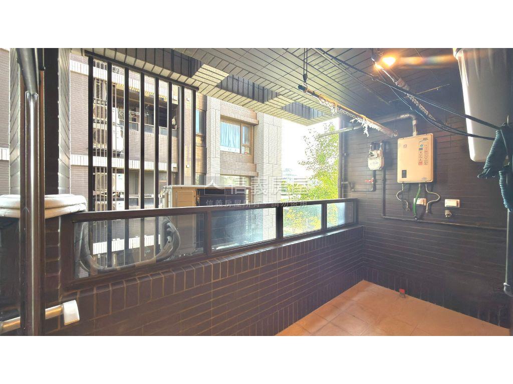 幸福莊園邊間三房車位房屋室內格局與周邊環境
